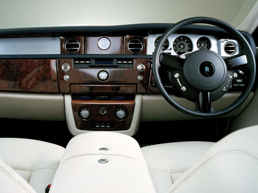  Rolls-Royce Phantom 2003 года  (UK) (фото 11 из 20)
